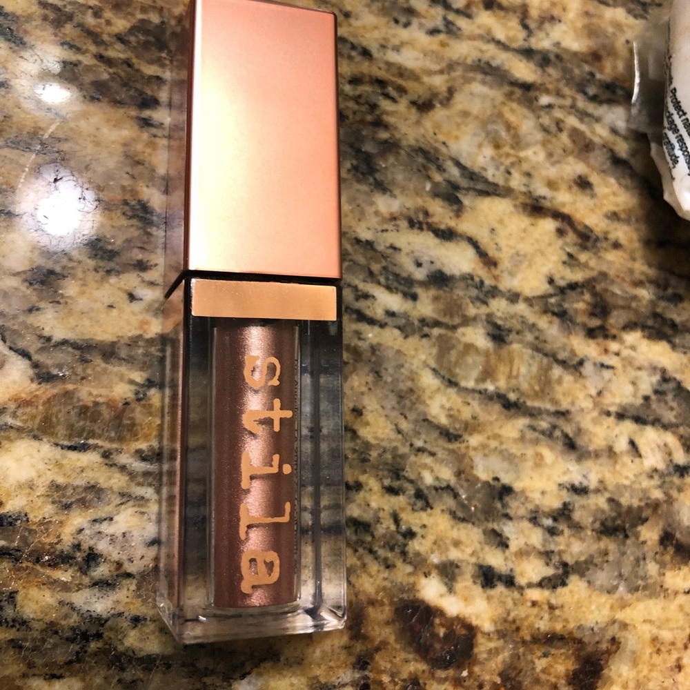 Stila shimmer and glow liquid eyeshadow in grace